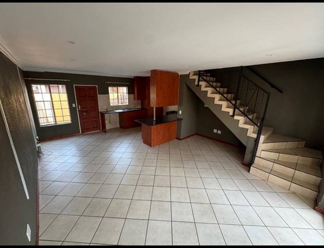 3 BEDROOM TOWNHOUSE FOR SALE IN ANNLIN